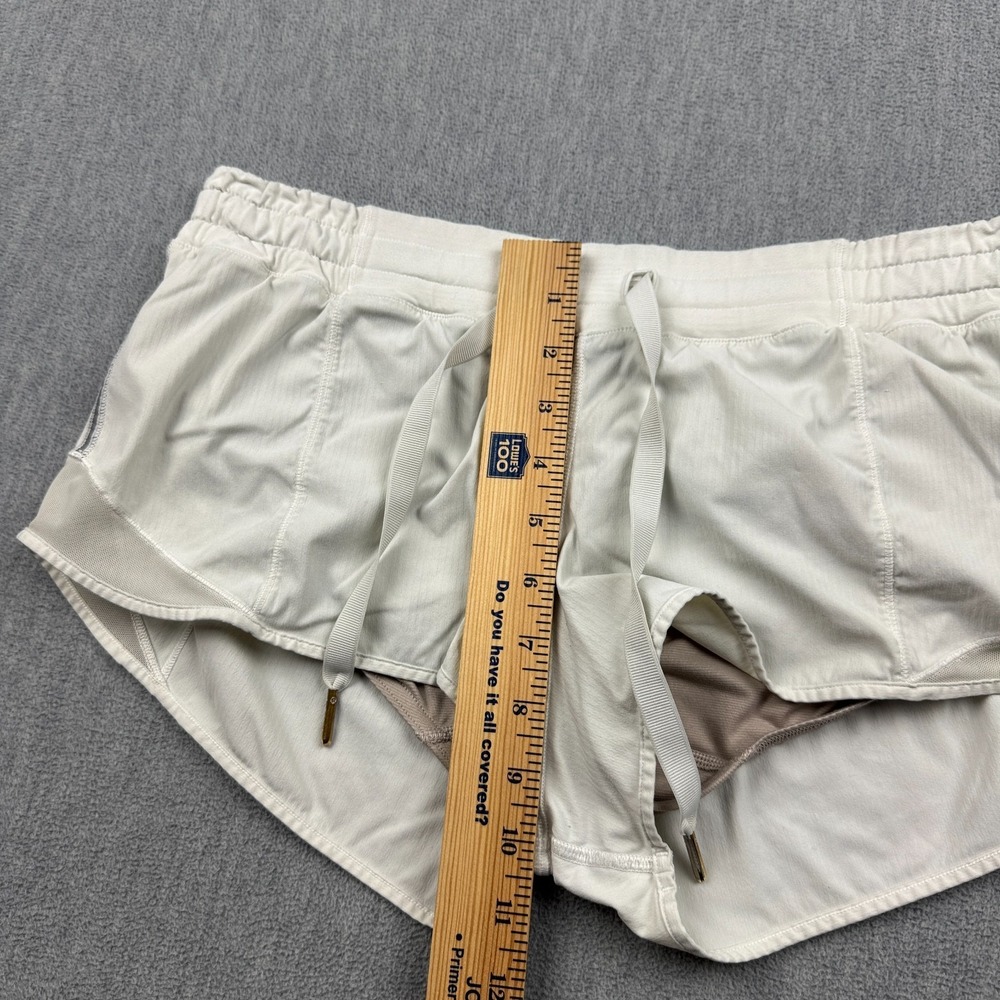 Lululemon Shorts Womens 6 Cream Hotty Hot Lined 2.5" Running Gym Workout W7ACRR - Picture 8 of 13